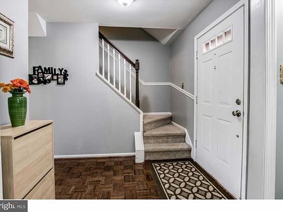 4th image of 12 Signal Hill Dr