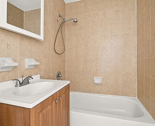 5th image of 450 Throop Ave Unit 2