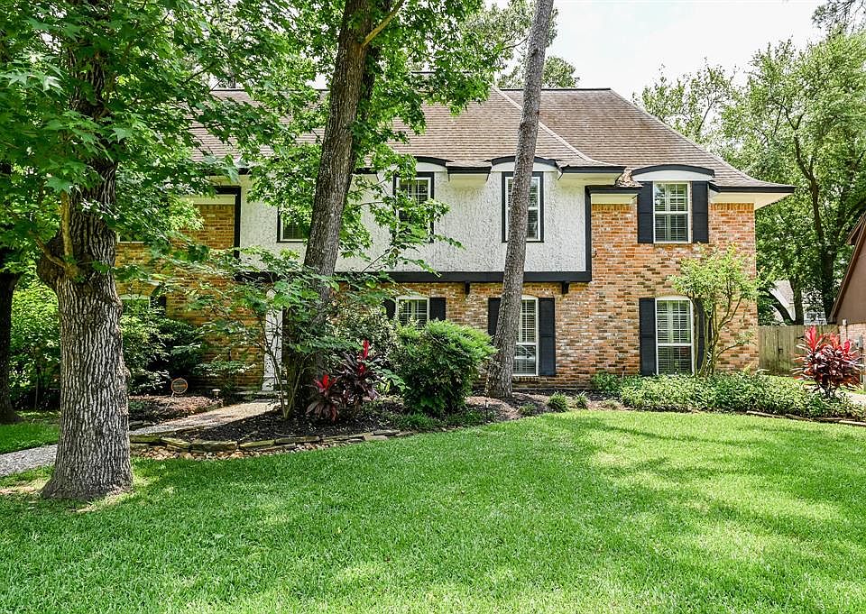 Great 5 bedroom home with pool and spa.