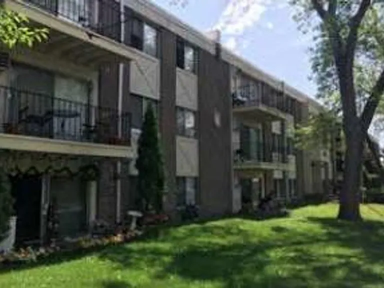 Cedar Avenue Apartments — Photo 19