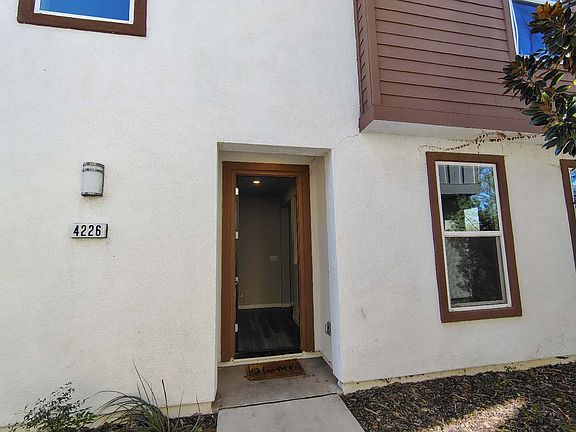 3rd image of 4226 Ocean Ln