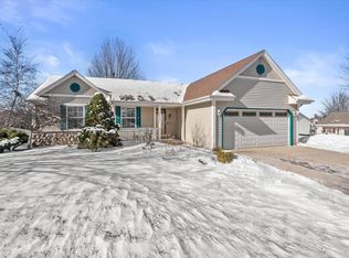 2607 Fox River PARKWAY, Waukesha, WI 53189