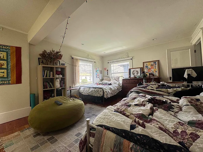 2836 Derby St — Photo 31