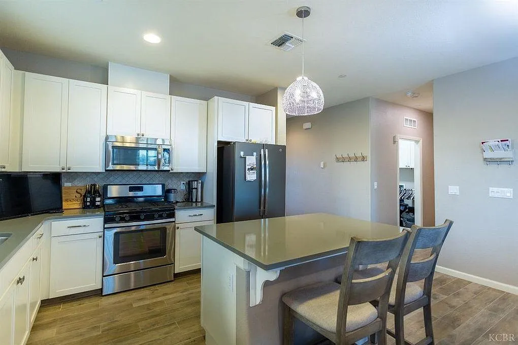 6616 E Atchison St — Photo 2