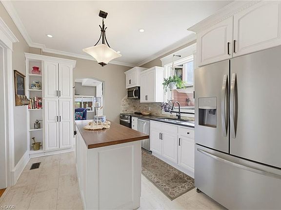 5th image of 52 Rooshill Ave