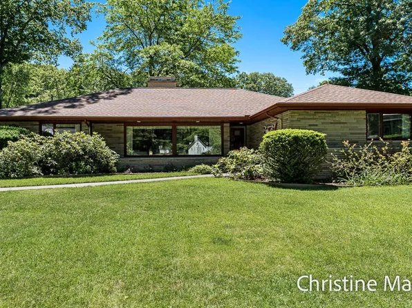 1913 Crestwood Ln, Muskegon, MI 49441