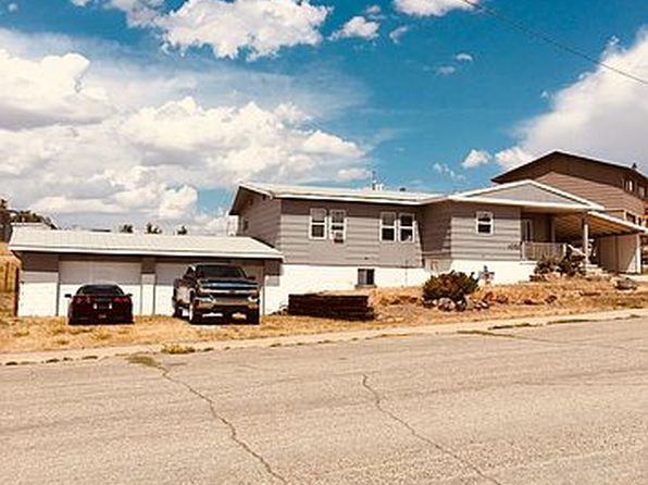 1052 Jade Dr