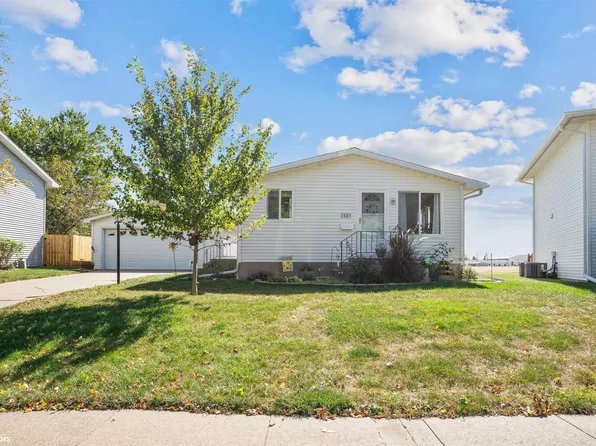 1521 Airlane Dr, Burlington, IA 52601