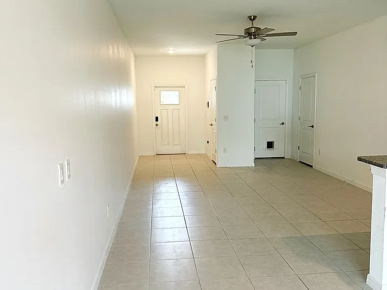 8239 Crescent Oaks Dr — Photo 4