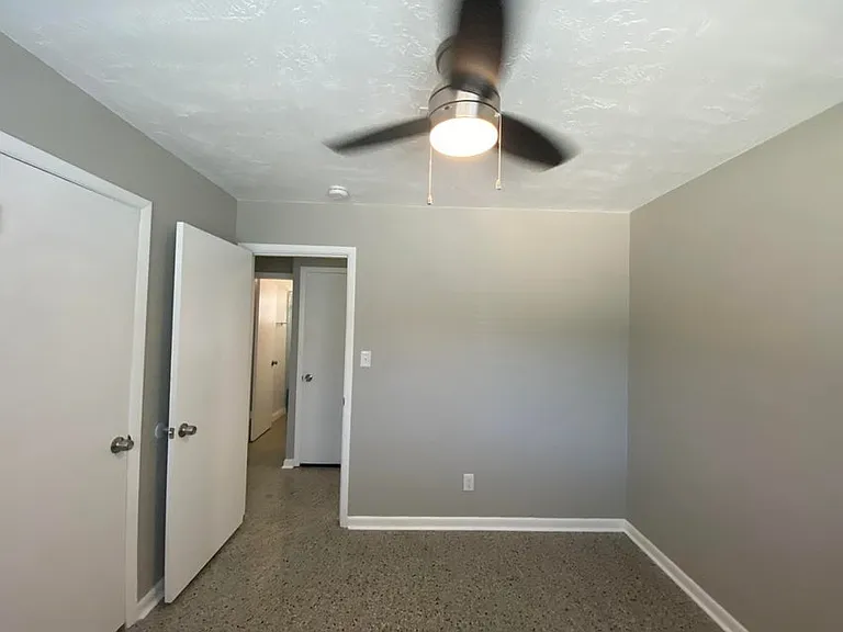 400 Argyle Ct — Photo 40