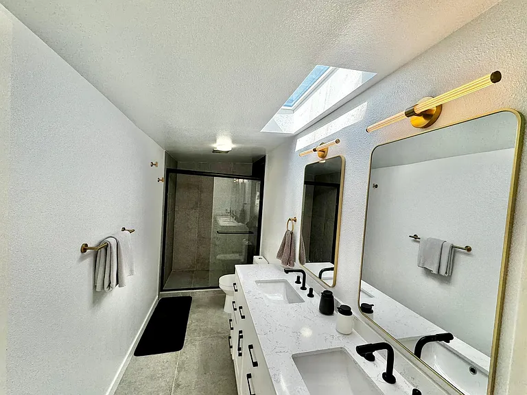 932 W Oakland St — Photo 3