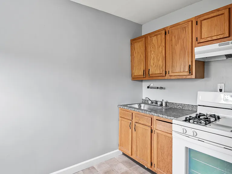 Kitchen (alt view)