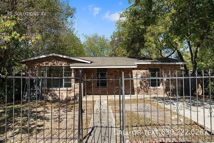 1st image of 3831 Morales St