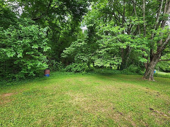 4th image of 145 Central Dr