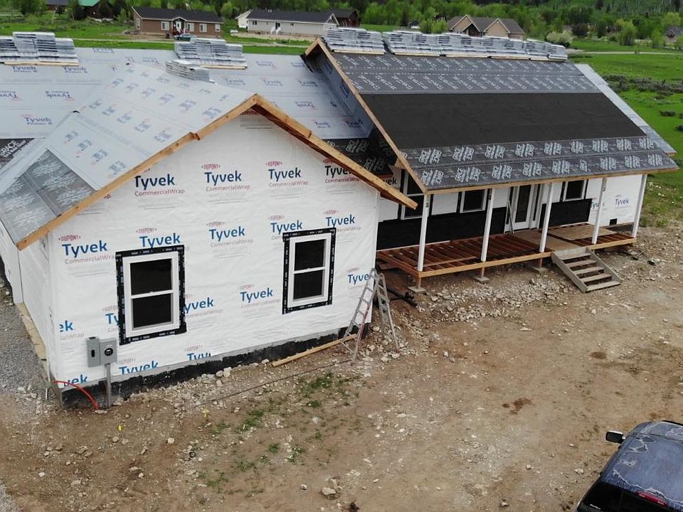 2nd image of 300 Butte Dr