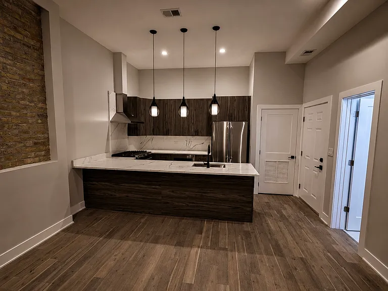 64 E Cedar St #2R — Photo 4