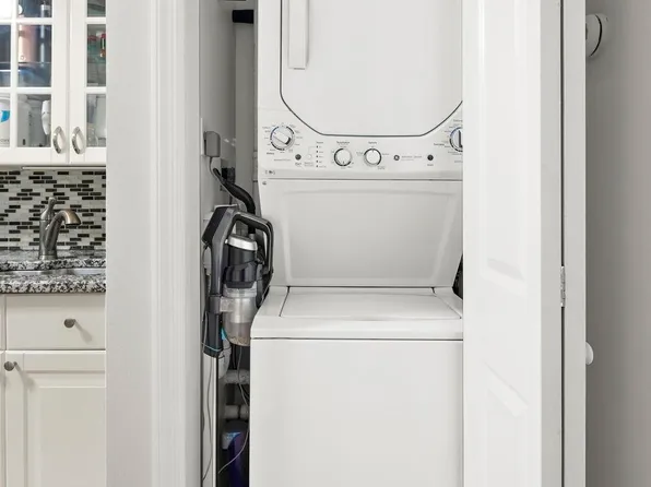 410 Adams Street image 12 of 13