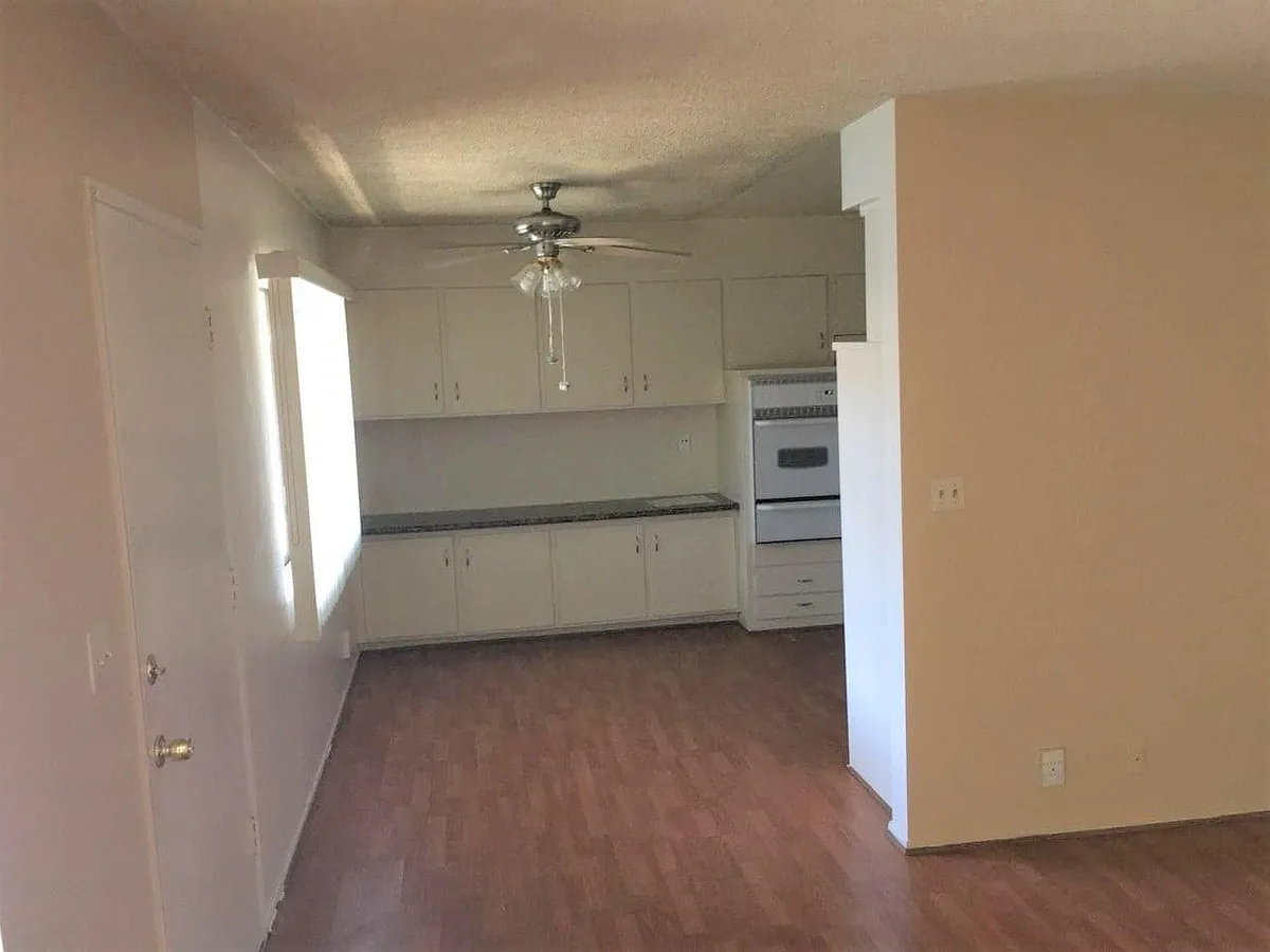 Building Photo - 4447 Ocean View Blvd #11