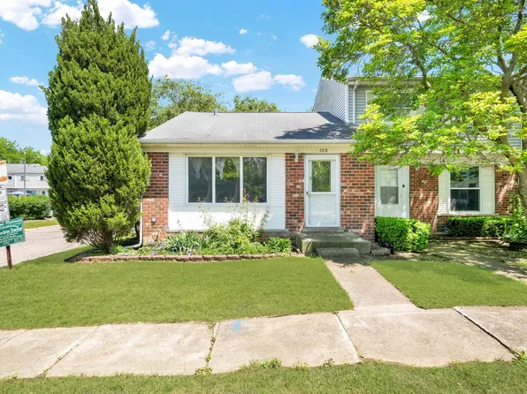 108 Greentree Ct, Bolingbrook, IL 60440