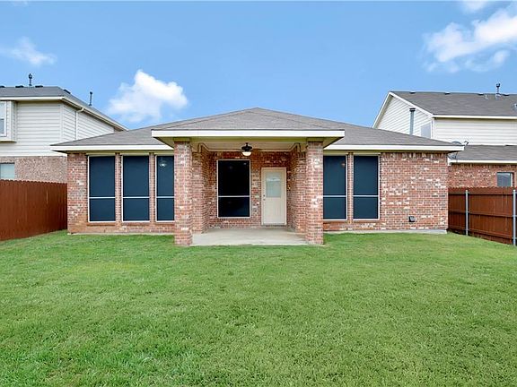 3rd image of 10009 Tulare Ln
