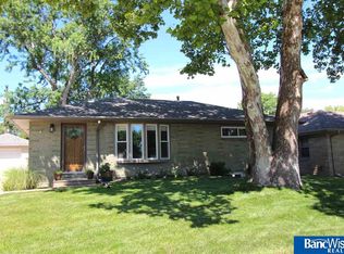 921 Mahoney Dr, Lincoln, NE 68504