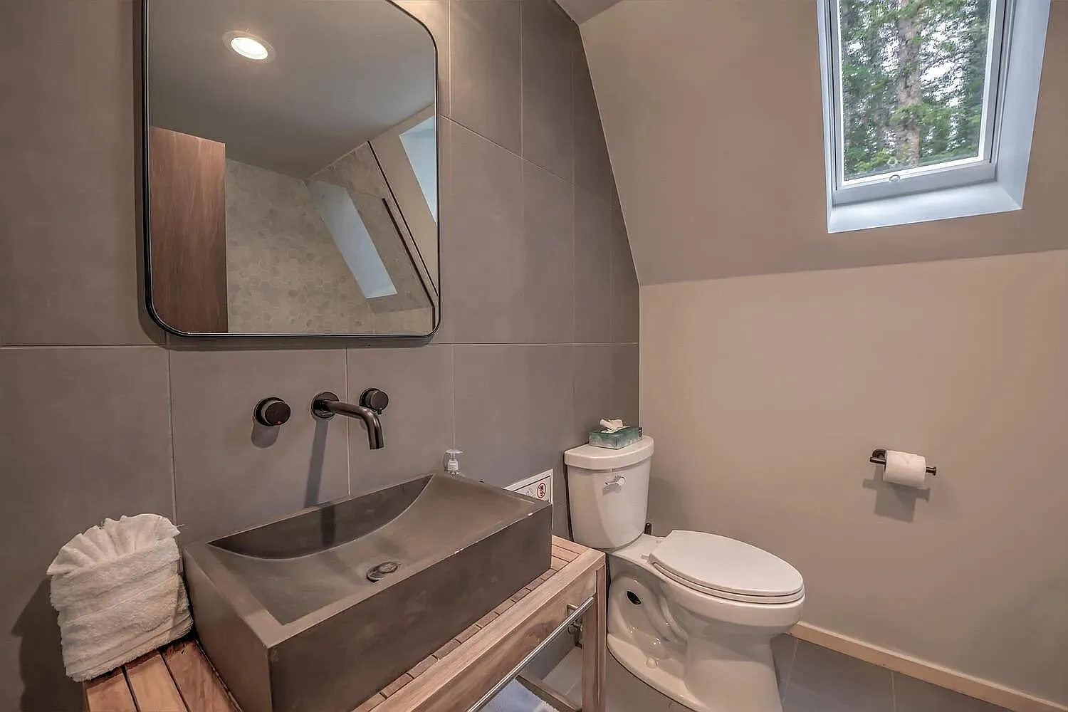 4 bed, 3373 sqft, $7,500 — Photo 3