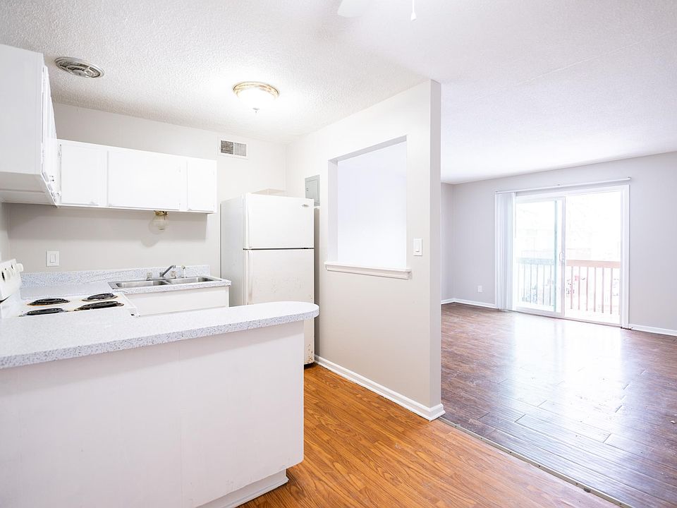 Standard unit kitchen.