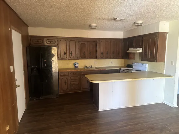 1721 W Walker St, Denison, TX 75020