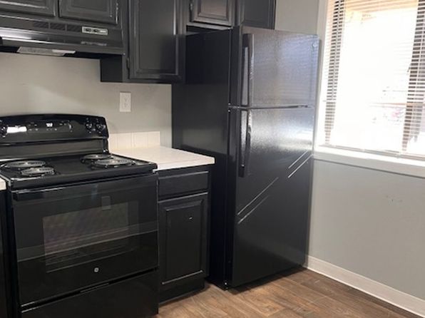 Parke East Townhomes | 1000 S Woodlawn St, Wichita, KS