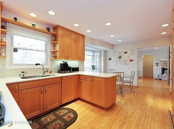 5th image of 1354 Williamsburg Dr