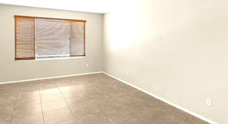 1702 E Gaylon Dr — Photo 3