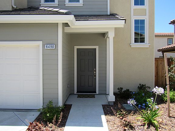 Landscape maintained by HOA!