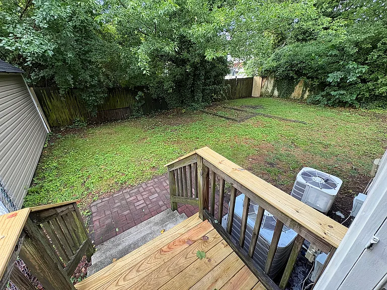 1240 Hampton Ave — Photo 3