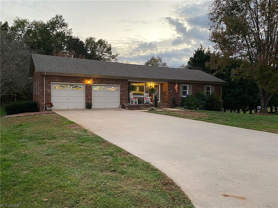 1st image of 297 Meadow Ln