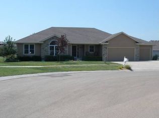 3609 SW Palmer Ct, Topeka, KS 66610