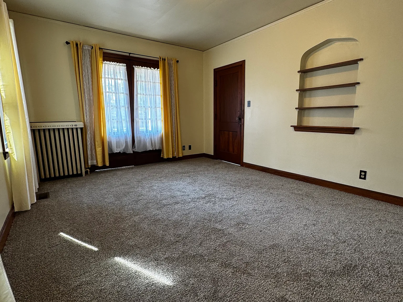 2 bed, $925 — Photo 2