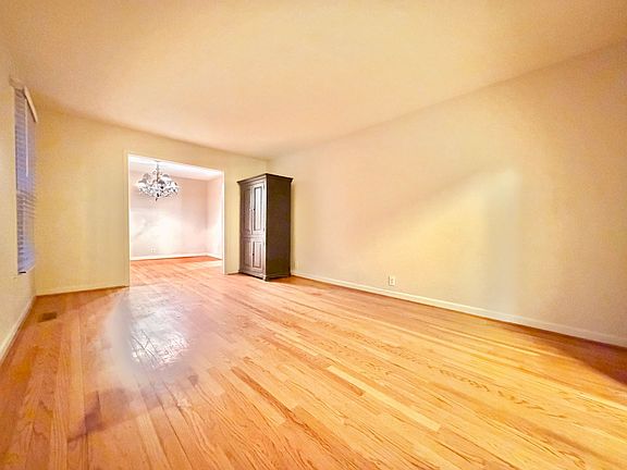 5th image of 4201 Jane Ln