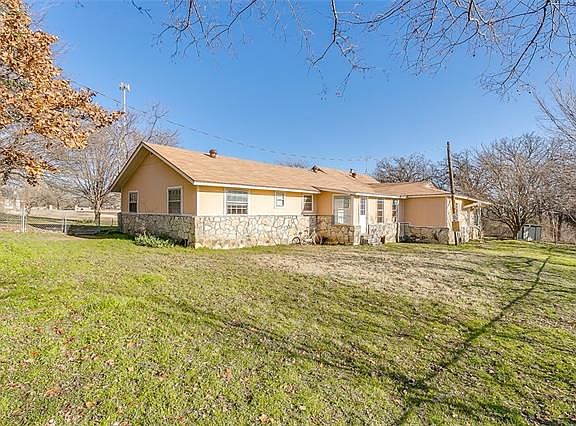 3rd image of 1302 County Road 529