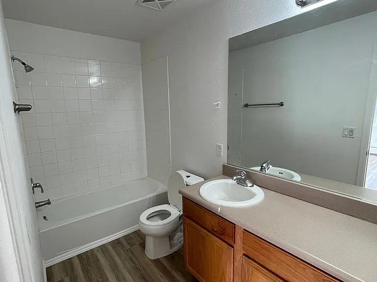 326 Riverview Dr #105 — Photo 8