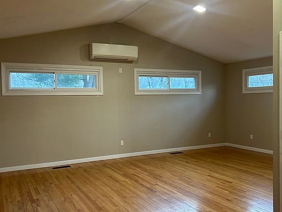 5th image of 19 Church Ln #B