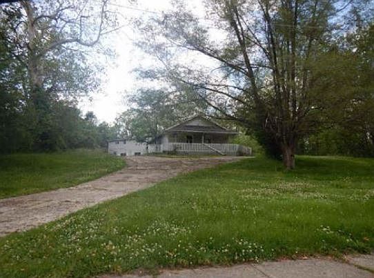 1st image of 2590 Villa Ave