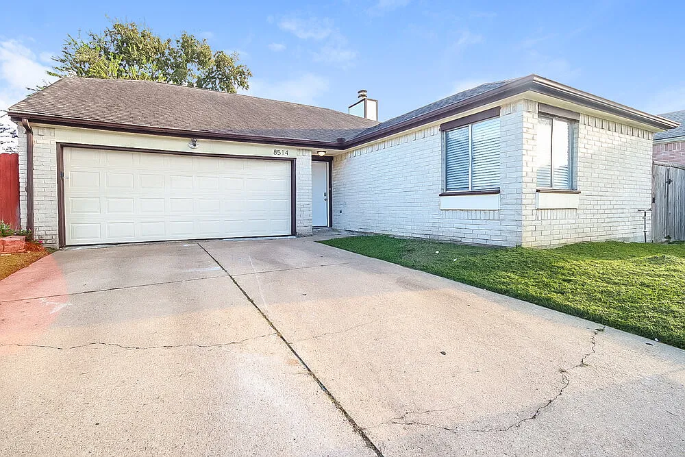 3 bed, 2.0 bath, 1324 sqft, $1,690 — Photo 1