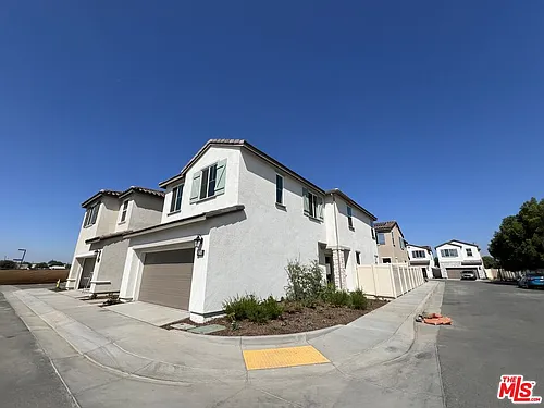 25198 Harmony Ave Photo 1