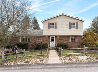 696 Brookshire Dr, Pittsburgh, PA 15237