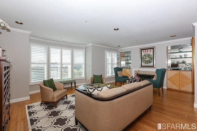 1st image of 524 Roosevelt Way