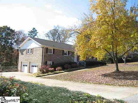 2nd image of 200 Raven Wood Cir