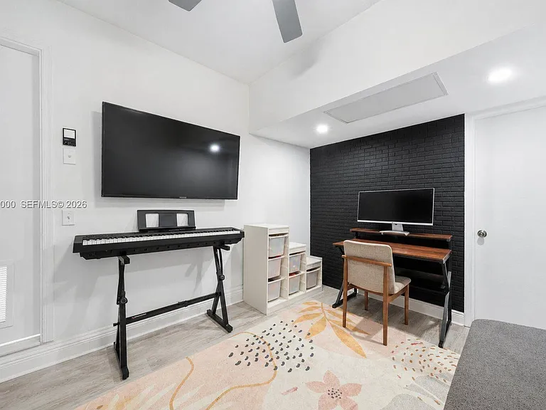 4952 SW 32nd Ave #140 — Photo 33
