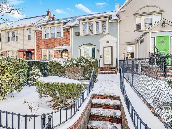 2157 46th St, Astoria, NY 11105