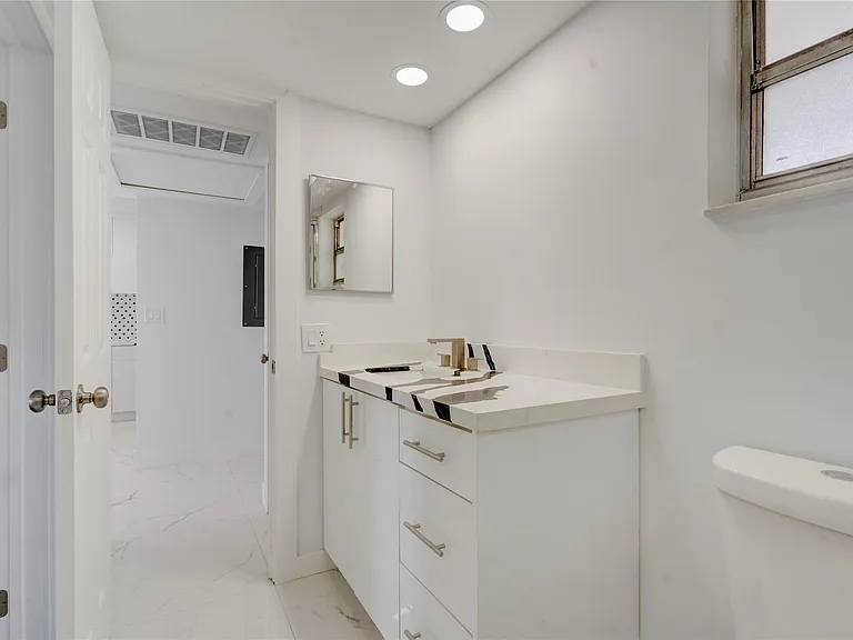 3050 N Palm Aire Dr #505 — Photo 37