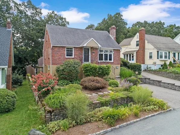 102 Thornton Rd, Waltham, MA 02453